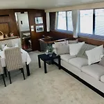 Stunning Motor Yacht In Corfu Ботель