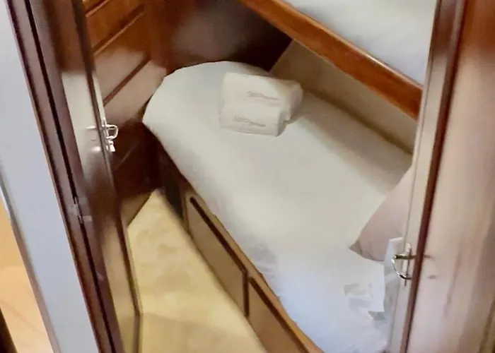 Stunning Motor Yacht In Corfu Tekne