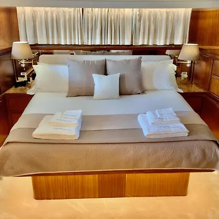 Botel Stunning Motor Yacht In Corfu Gouvia