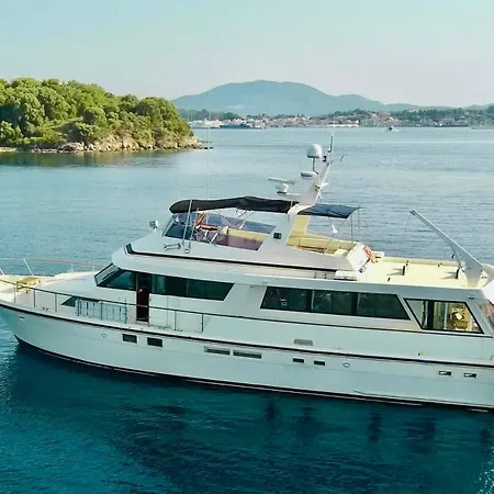 Úszó hotel Stunning Motor Yacht In Corfu