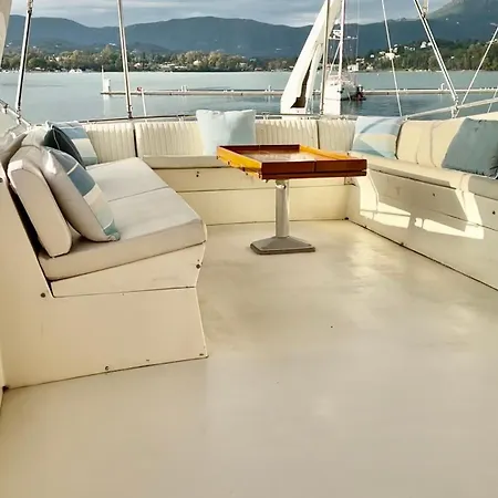 Úszó hotel Stunning Motor Yacht In Corfu