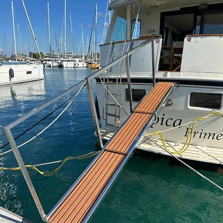 Stunning Motor Yacht In Corfu Úszó hotel *
