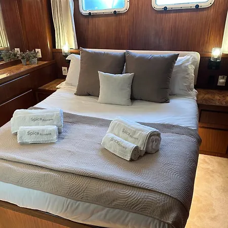 Stunning Motor Yacht In Corfu Guviá