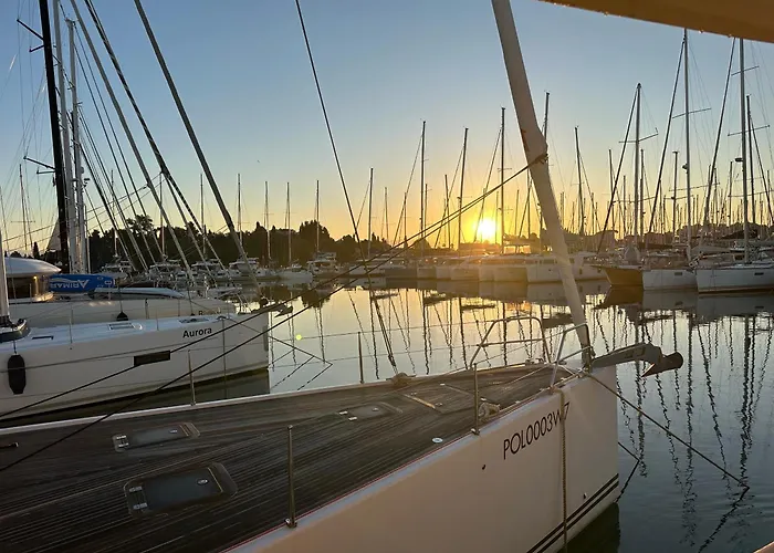 Stunning Motor Yacht In Corfu Båthotell Gouvia