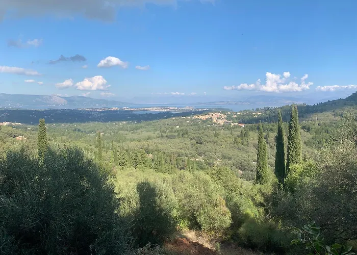 Stunning Motor Yacht In Corfu Båthotell