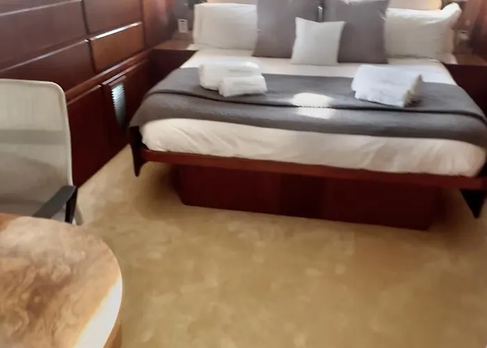 Stunning Motor Yacht In Corfu Båthotell *