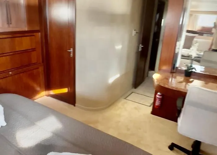 ספינת מלון Stunning Motor Yacht In Corfu גאוביה